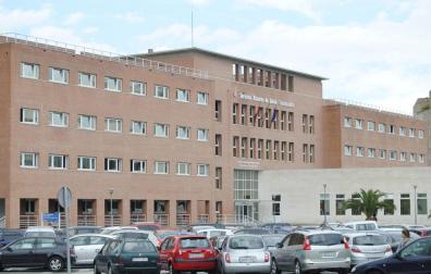 Una mujer da a luz en plena calle junto a Consultas Externas