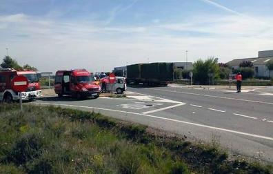 Un herido muy grave en Cintruénigo al colisionar un coche y un camión