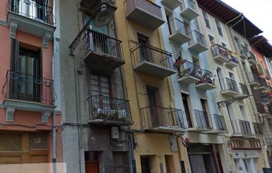 Herida tras caer de un 4º piso al huir de un incendio en la calle del Carmen