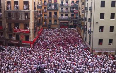 Pamplona, pendiente de la lluvia a una hora del Chupinazo
