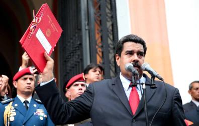 Maduro aprueba el presupuesto general de 2017 saltándose al Parlamento
