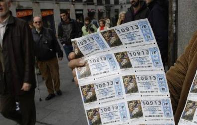 Venta de décimos de Lotería de Navidad en el centro de Madrid.