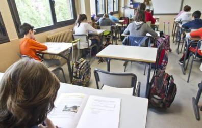 Alumnos de sexto de primaria realizan una prueba de 'reválida' de la Lomce.
