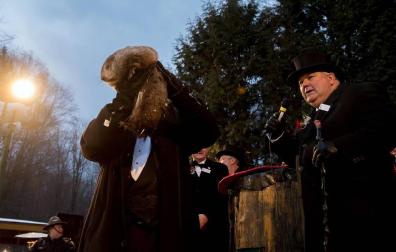 La marmota Phil predice un invierno largo.