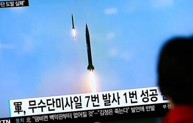 Corea del Norte lanza tres misiles balísticos al mar de Japón