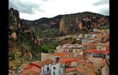 Dos amigos hacen un sinpa en Albacete y, en la huida, uno 
cae por un barranco