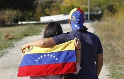 Venezolanos en Navarra que lloran su bandera