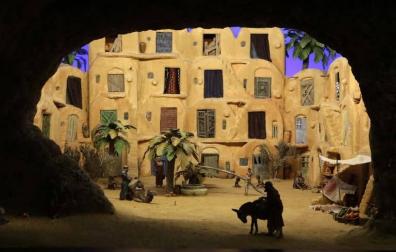 La muestra permanecerá en el Baluarte desde hoy hasta el próximo 7 de enero. Se abre todos los días de 10.30 a 13.30 y de 17 a 21 h (los días 24 y 31 cerrará a las 19 horas). El precio de entrada es de 1 (niños de 7 a 14 años) y 2 euros (a partir de 14 años).