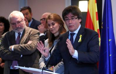 Puigdemont dice que no volverá sin garantías y que asume "las consecuencias"