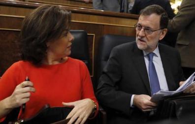 Mariano Rajoy y Soraya Sáenz de Santamaría en la sesión de control al Gobierno.