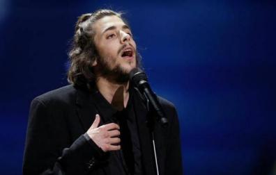 El emotivo mensaje de apoyo de Manel Navarro a Salvador Sobral, ganador de Eurovisión