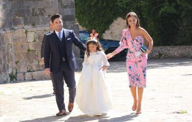 David Bustamente y Paula Echevarría, junto a su hija Daniella.