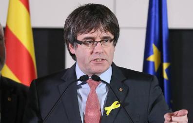 Puigdemont propone a Rajoy reunirse fuera de España