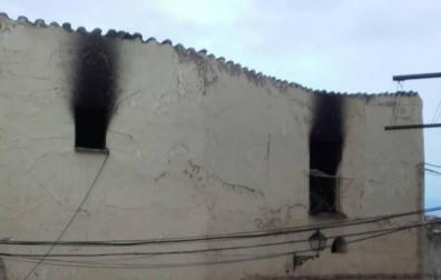Se incendia una casa de tres alturas en Funes