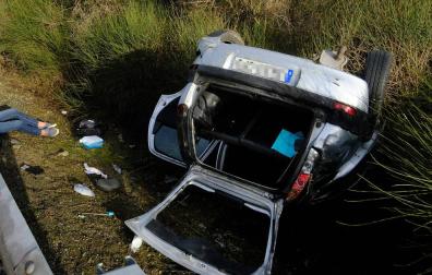Cinco jóvenes heridos en un accidente antes del peaje de Zuasti en la AP-15