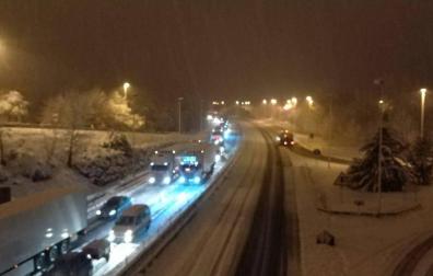 Consejos para conducir con nieve sobre el asfalto