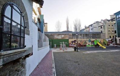 Derribar Muebles Apesteguía en la plaza Santa Ana costará 60.000 €