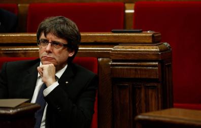 Carles Puigdemont, durante el pleno en el Parlament.