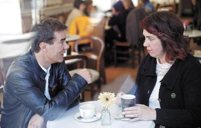 Las normas de Podemos no permiten que los parlamentarios cambien los portavoces, pero el Parlamento sí