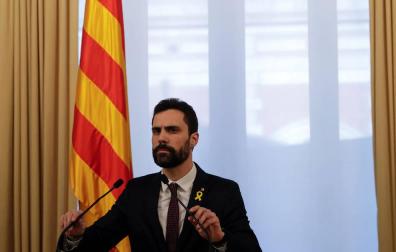 Torrent aplaza el pleno de investidura pero mantendrá la candidatura de Puigdemont