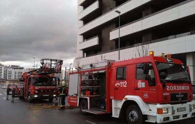 Un incendio afecta a la cocina de un piso de Lezkairu