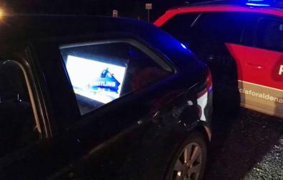Conduce drogado manipulando una televisión instalada en su coche en Santacara
