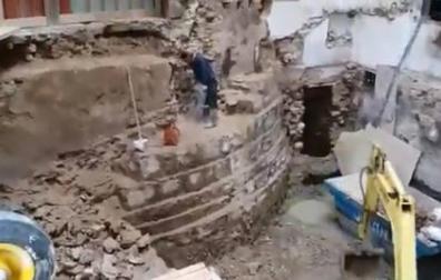 Hallan restos de una torre medieval en unas obras en la plaza del Castillo de Pamplona
