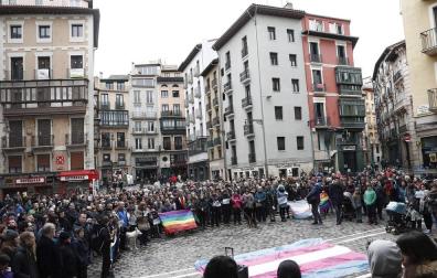 Una concentración en Pamplona recuerda a Ekai y critica la "transfobia social"