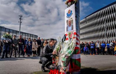 Compañeros de ertzaina Inocencio Alonso le homenajean en el lugar donde murió