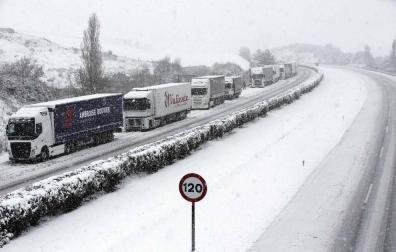 Camionero afectado por las nevadas: "Esto, echando sal, no pasa"