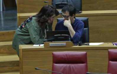 Couso dice que la mitad de Podemos está con ellos y critica a Santos y Aznárez