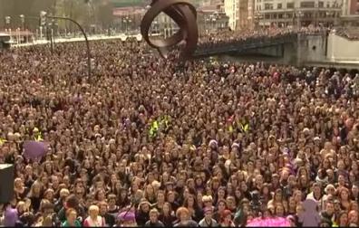 Miles de mujeres se manifiestan por el feminismo