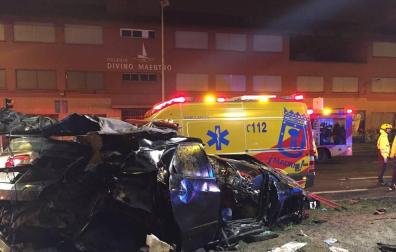 Dos jóvenes muertos y cuatro heridos al estrellarse un turismo en Madrid