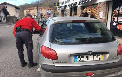 Triplica la tasa de alcohol cuando conducía con su hijo y su pareja en Urdax