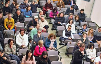 Nervios y malestar en los padres en el sorteo de plazas para los centros escolares