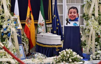 Imágenes de las visitas al lugar donde se ha instalado, en el Palacio Provincial de la Diputación de Almería.