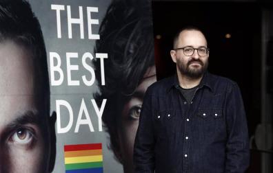 González Molina presenta en Pamplona una historia sobre jóvenes del colectivo LGTBI
