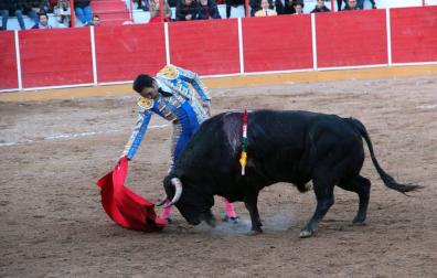 El verso elegante de El Cid y el valor de Garrido, a hombros en Fitero con El Fandi