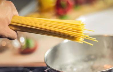 El error de escurrir la pasta por el fregadero