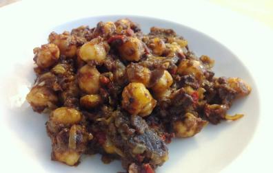 La receta de Semana Santa: Garbanzos con morcilla