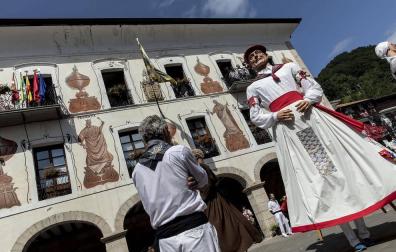 Fotogalería del cohete de inicio de las fiestas patronales de Bera