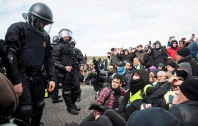 El independentismo radicaliza las protestas y calienta el ambiente para una huelga general