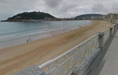 Detenido tras amenazar con dos machetes a viandantes en la playa de La Concha