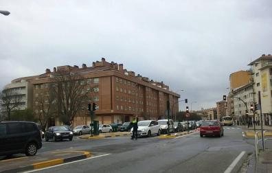 Las retenciones por el vuelco del camión en Ansoáin se van a prolongar hasta 7 horas