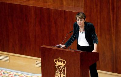 Podemos insta a Cifuentes que dimita si no demuestra su "honradez" sobre el máster
