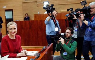 Cifuentes se remite a la Universidad para aclarar las dudas de su máster