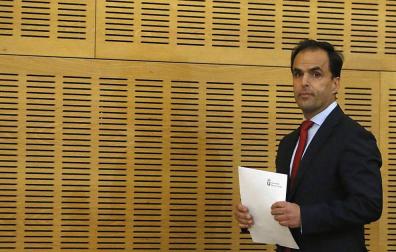 El rector niega haber manipulado la documentación del máster de Cifuentes