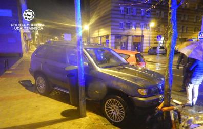 Detenido por circular marcha atrás, golpear un coche policial y superar la tasa de alcohol
