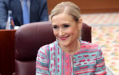 Aplauso cerrado del grupo Popular a Cifuentes a su llegada al Pleno del máster