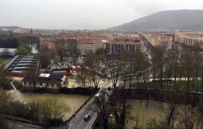 Sube la alerta: Pamplona prohíbe aparcar en Corralillos y el entorno del Club Natación